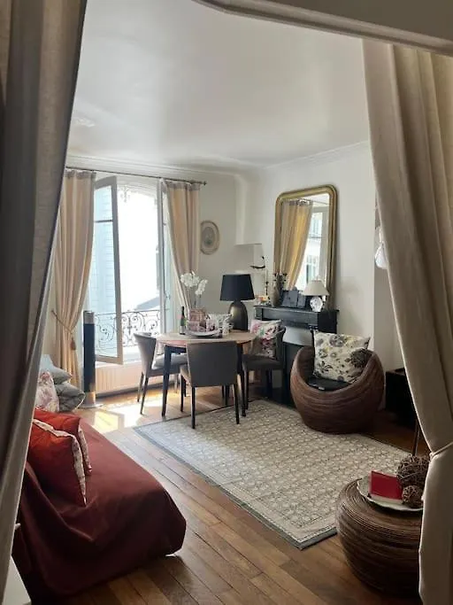 Apartment Beautiful & Central Near Champs-elysees Paris