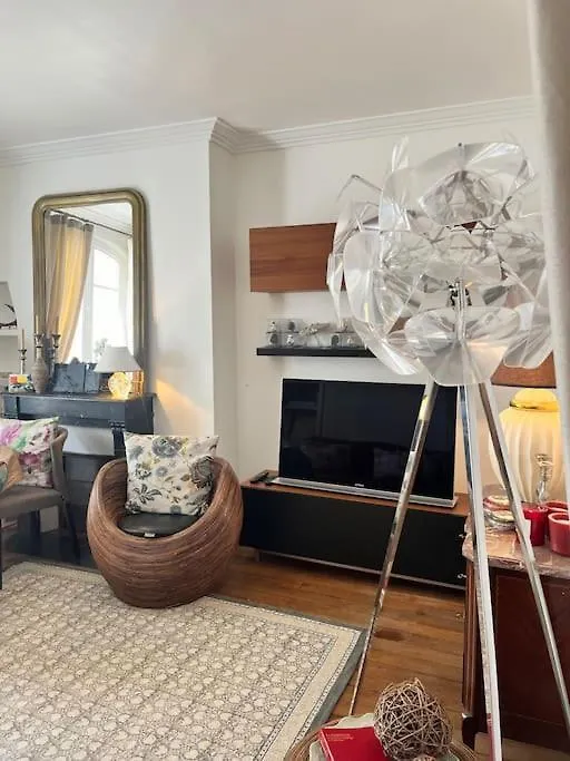 Beautiful & Central Near Champs-elysees Daire